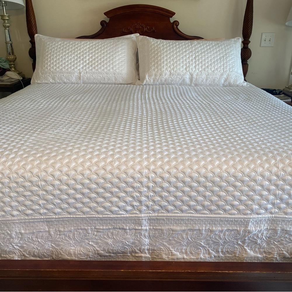 J. Queen New York
LYNDON COVERLET KING - Picture 2 of 7